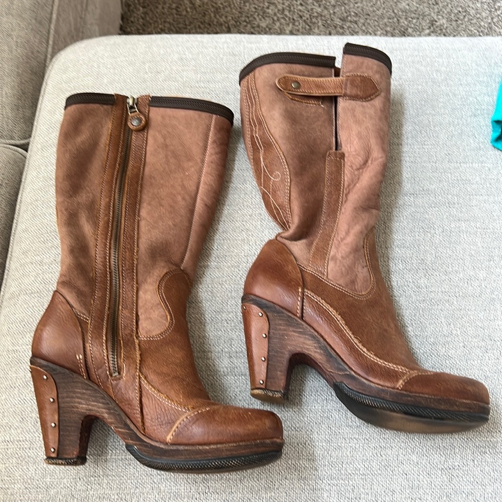 Timberland Boot Company tall, brown, leather, fur  sz 7, heeled